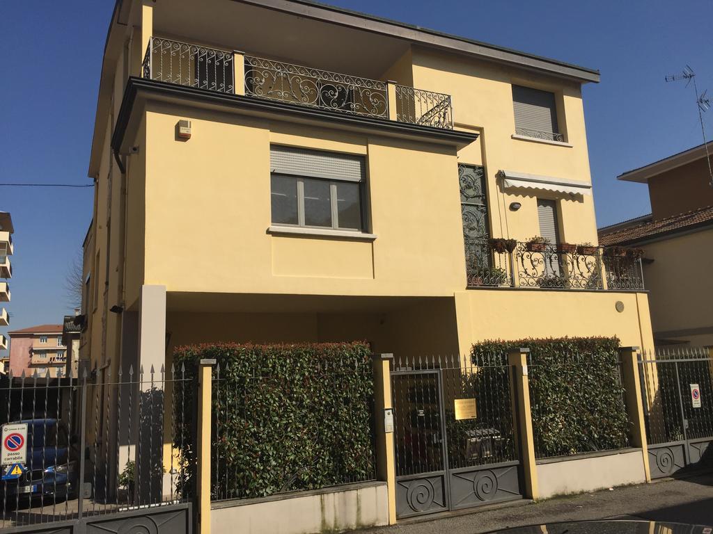Guesthouse Flora ロディ エクステリア 写真