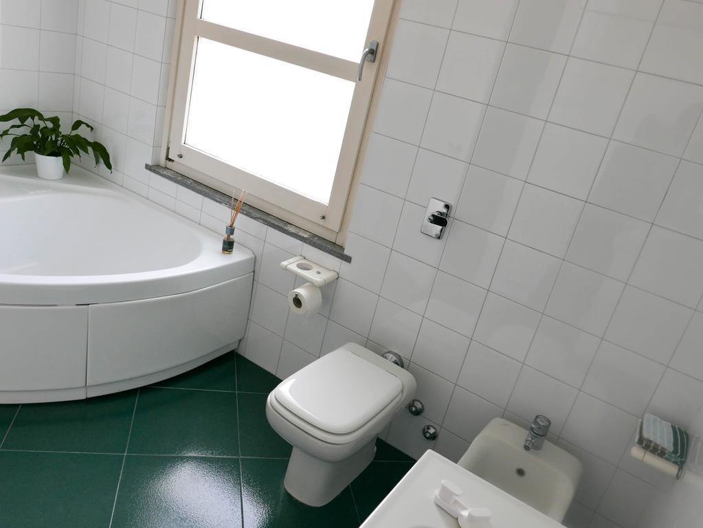 Guesthouse Flora ロディ エクステリア 写真